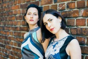 "Der Humor ist der Regenschirm der Weisen" Pia Davila & Linda Leine @ Schwartzsche Villa, Großer Salon